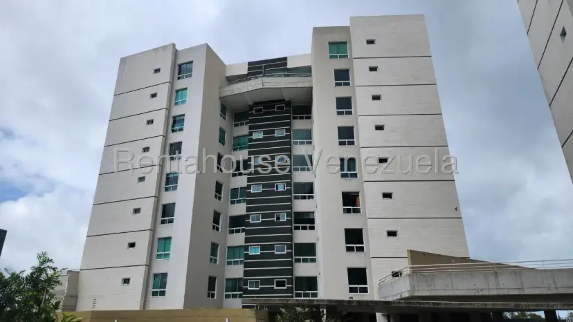 Apartamento en La Lagunita Country Club, CR, MLS 27-1742.