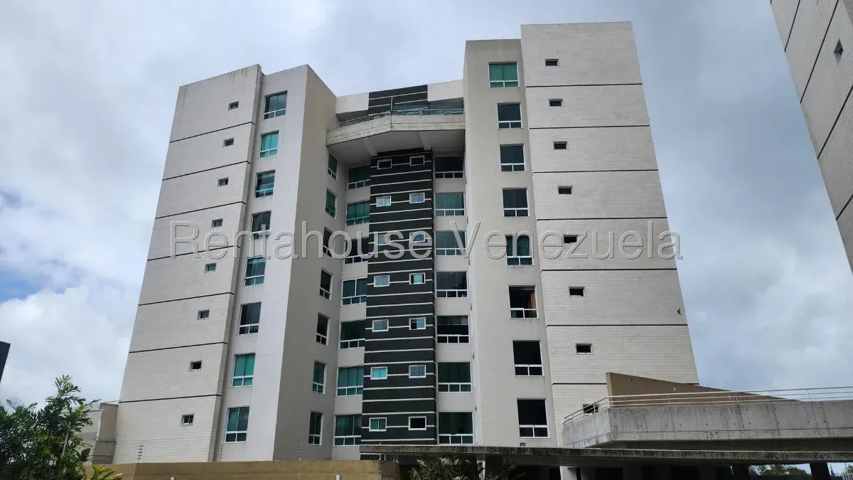 Apartamento en La Lagunita Country Club, CR, MLS 27-1742.