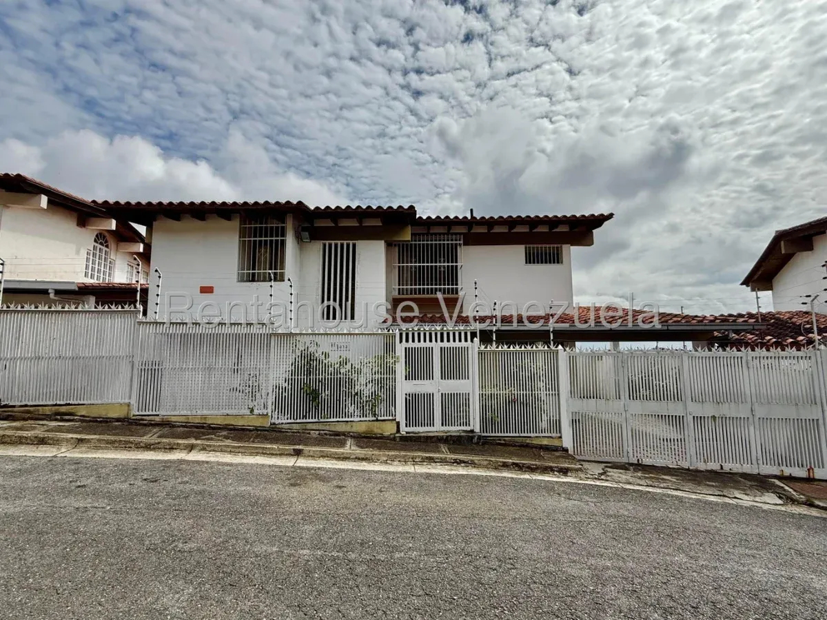 Casa en Santa Paula, CR, MLS 25-23672.