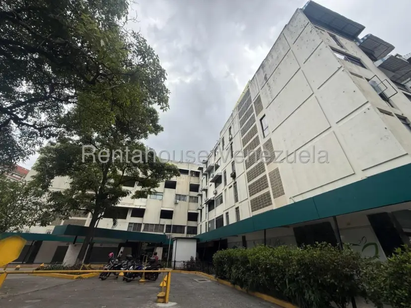 Apartamento en Las Mercedes, CR, MLS 27-4435.