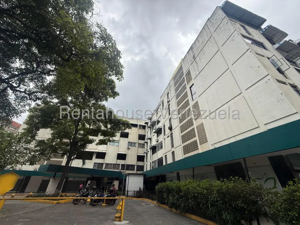 Apartamento en Las Mercedes, CR, MLS 27-4435.