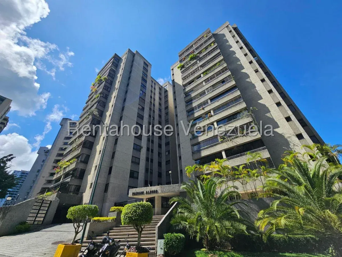 Apartamento en El Cigarral, CR, MLS 27-4631.