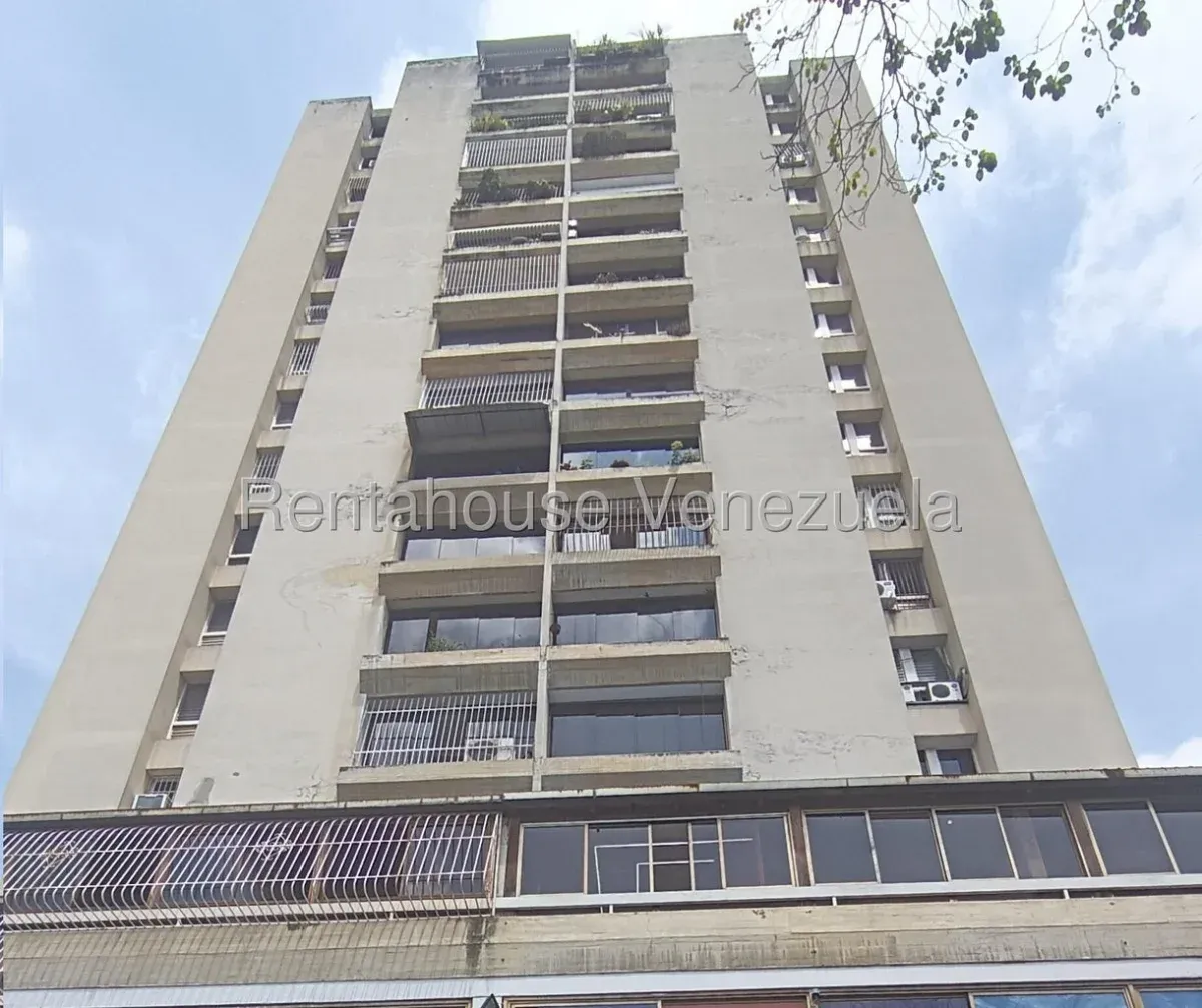 Apartamento en La Urbina, CR, MLS 27-2307.