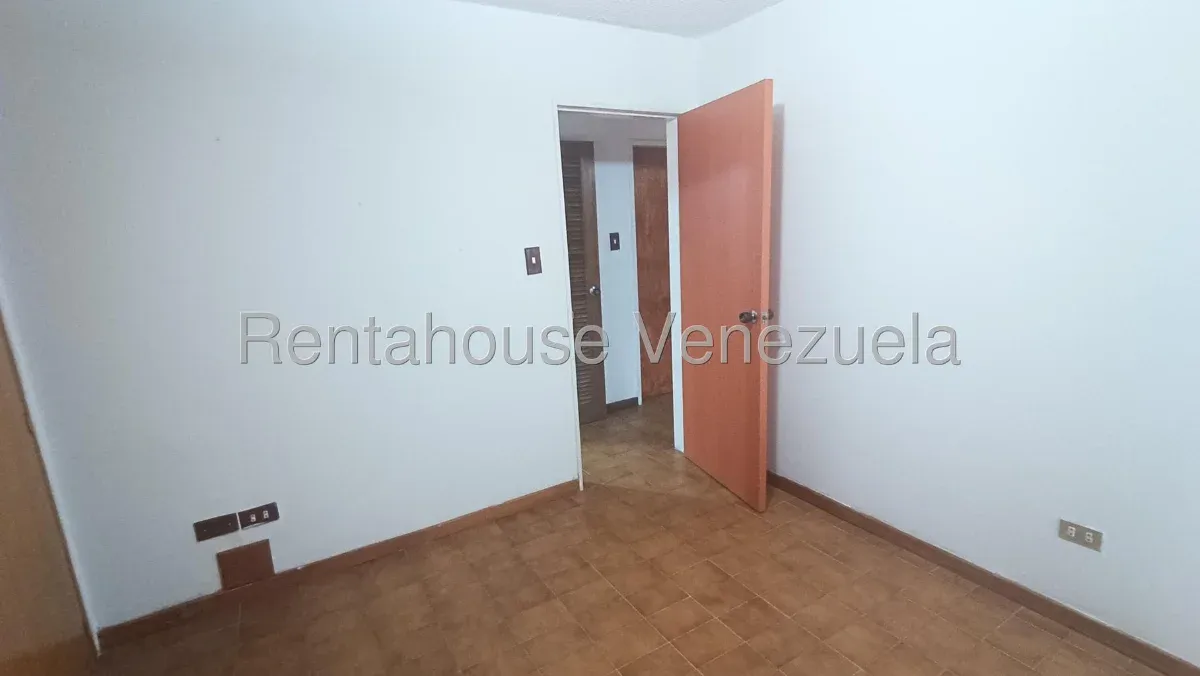 Apartamento en La Urbina, CR, MLS 27-2307. - 12