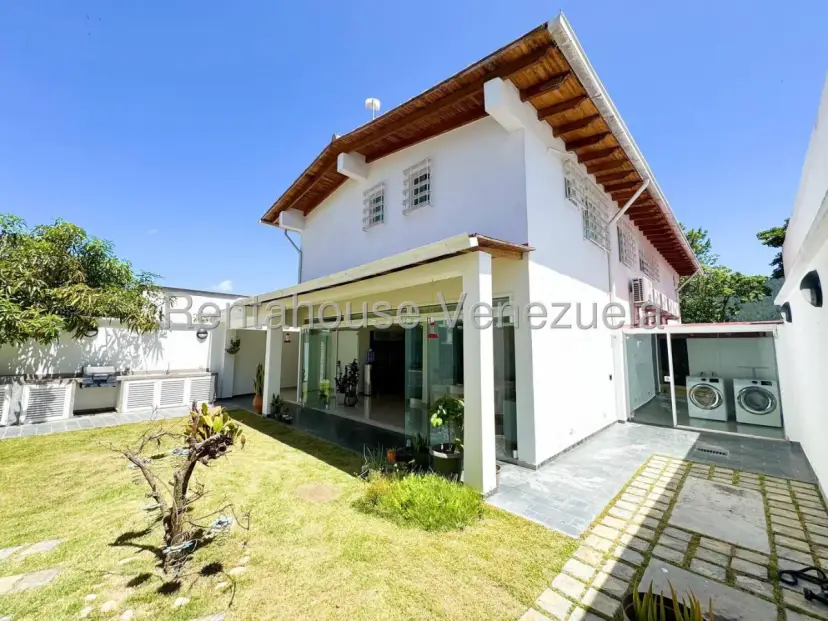 Casa en Prados del Este, CR, MLS 27-2438.