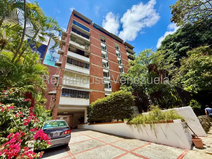 Apartamento en San Román, CR, MLS 27-3112.