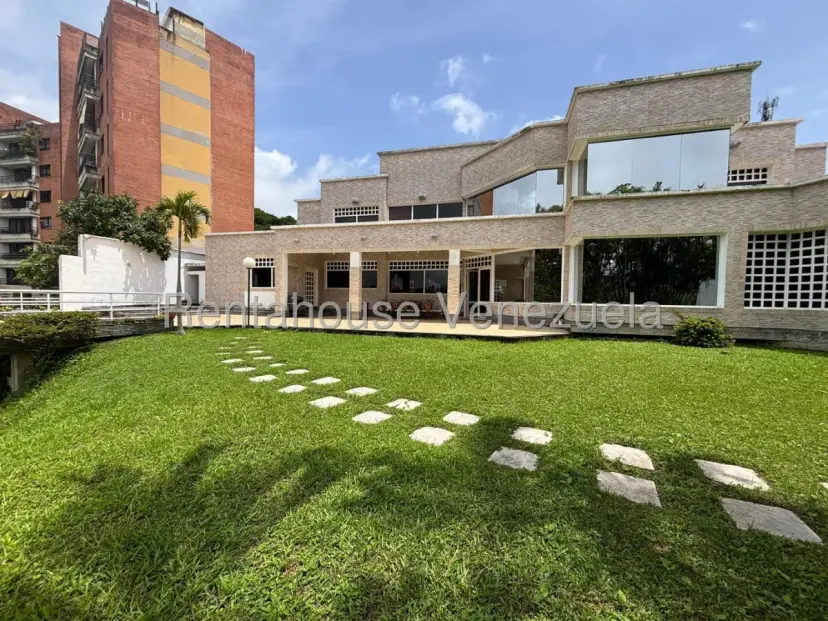 Casa en Lomas de La Lagunita, MLS 26-10604.