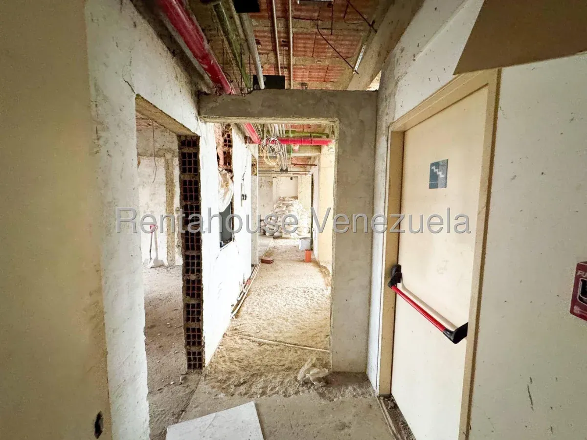 Oficina en Los Dos Caminos, CR, # 27-5093. - 3