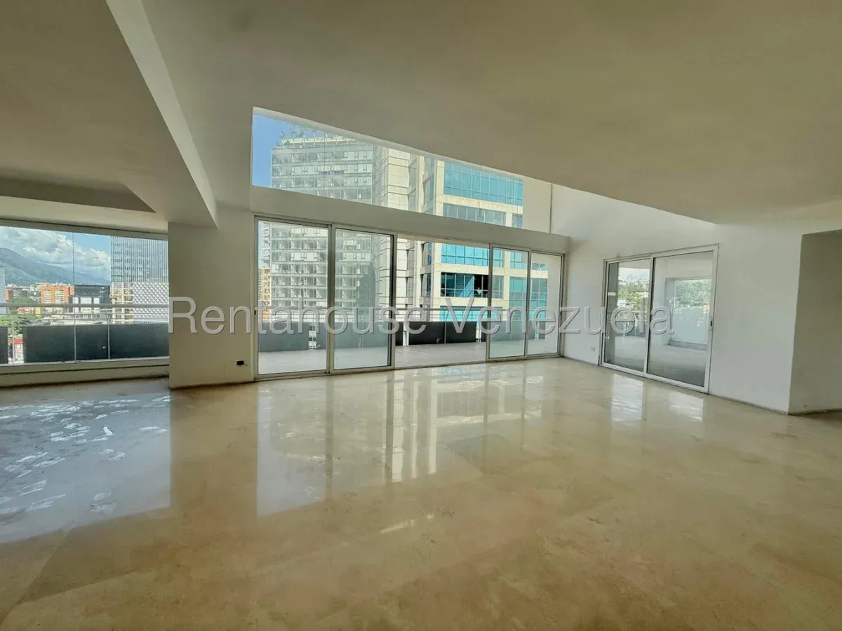 Apartamento en Las Mercedes, CR, #27-5175. - 2