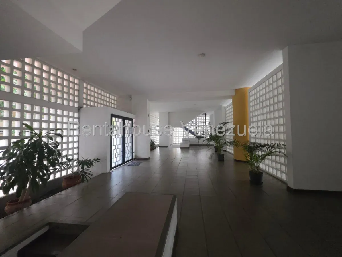 Apartamento en Las Mercedes, CR, MLS 27-4885. - 2