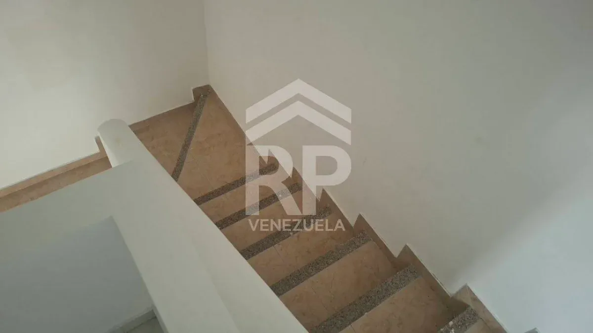  CRC-031 TownHouse en Venta en Residencia Los Chaguaramos, Acarigua - 3