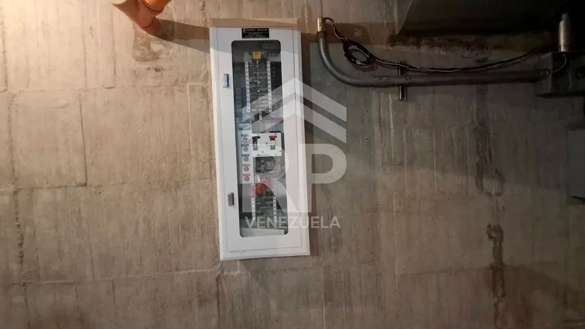  CRL-023 Local en Venta en el CC Dalfa, Barquisimeto Edo Lara - 2