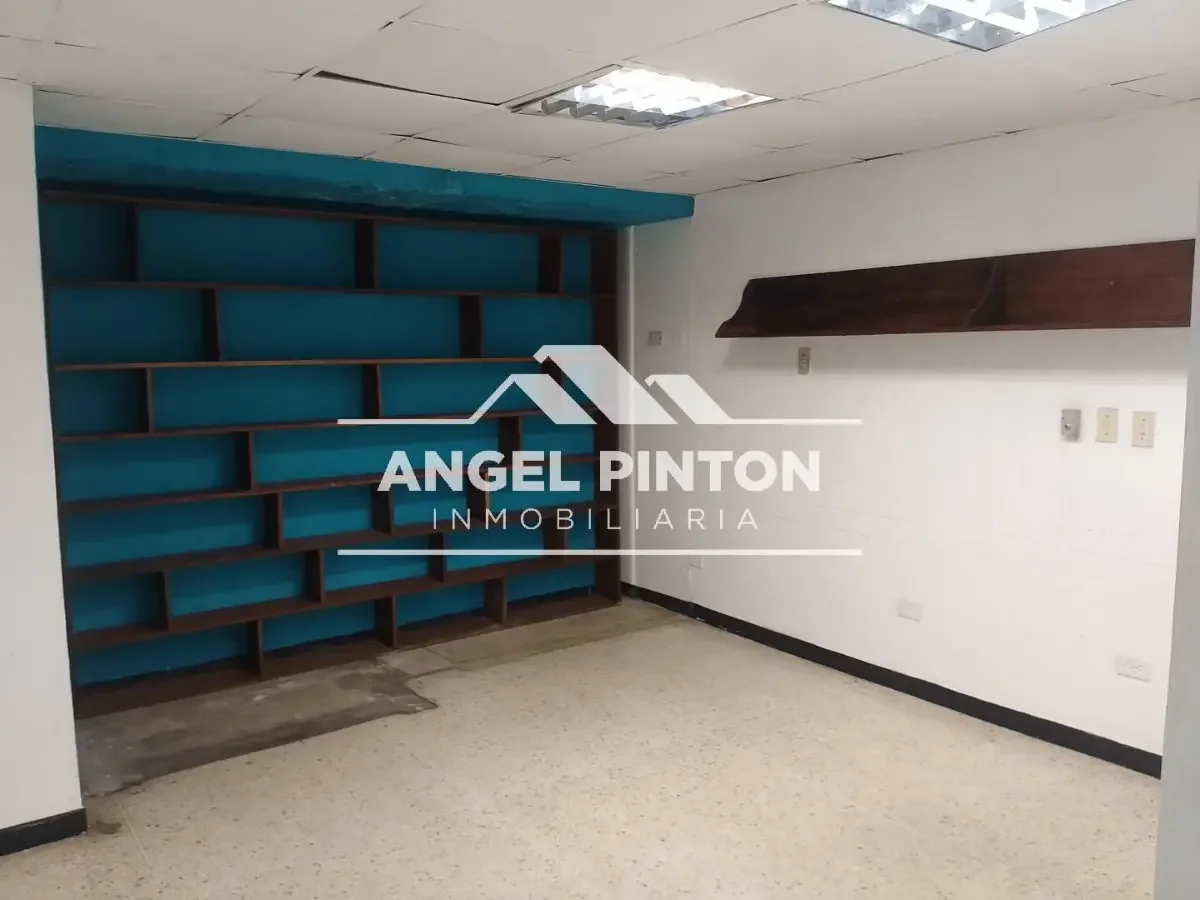 API 9476 LOCAL COMERCIAL AV BELLA VISTA. C.C. LEUNSA. $ 480 . Johnny Graterol  - 4