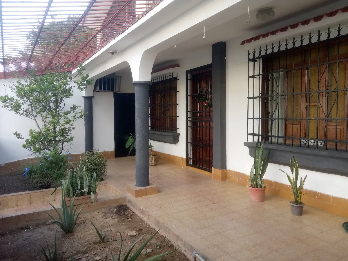 Casa Bifamiliar con Local Comercial en Naguanagua - 5