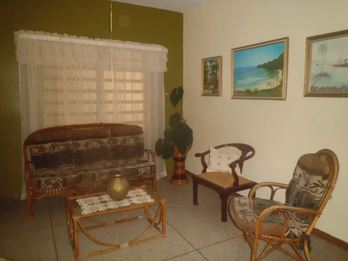 Casa Bifamiliar con Local Comercial en Naguanagua - 11