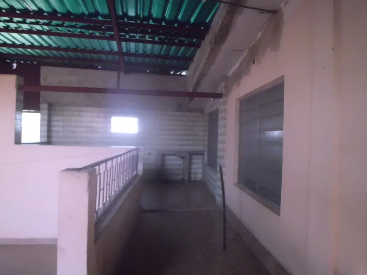Casa Bifamiliar con Local Comercial en Naguanagua - 37