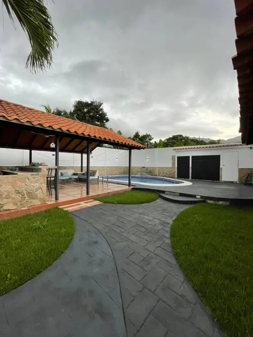Hermosa casa con Piscina en San Diego tu refugio 0412-6828375 tiene todo lo que buscas...