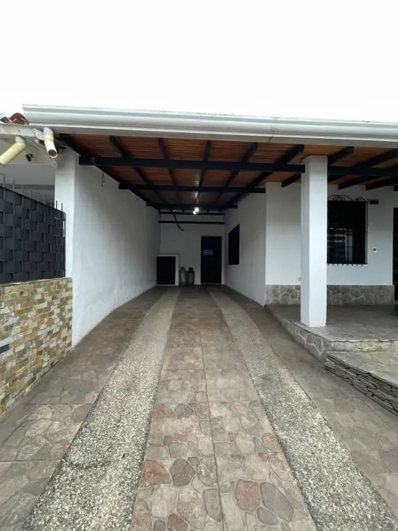 Hermosa casa con Piscina en San Diego tu refugio 0412-6828375 tiene todo lo que buscas... - 8