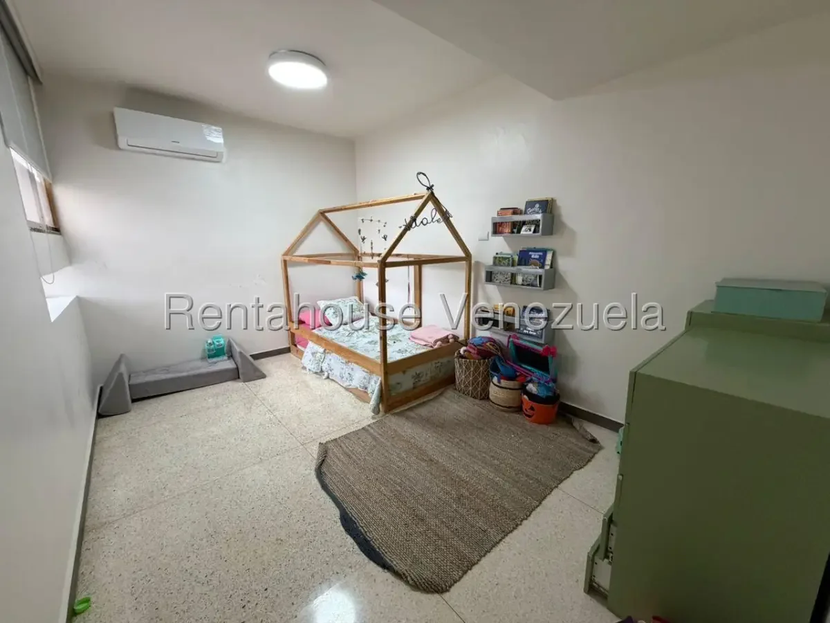 Bella y Amplia Casa En Venta Prados del Este Caracas. En Calle Privada - 7