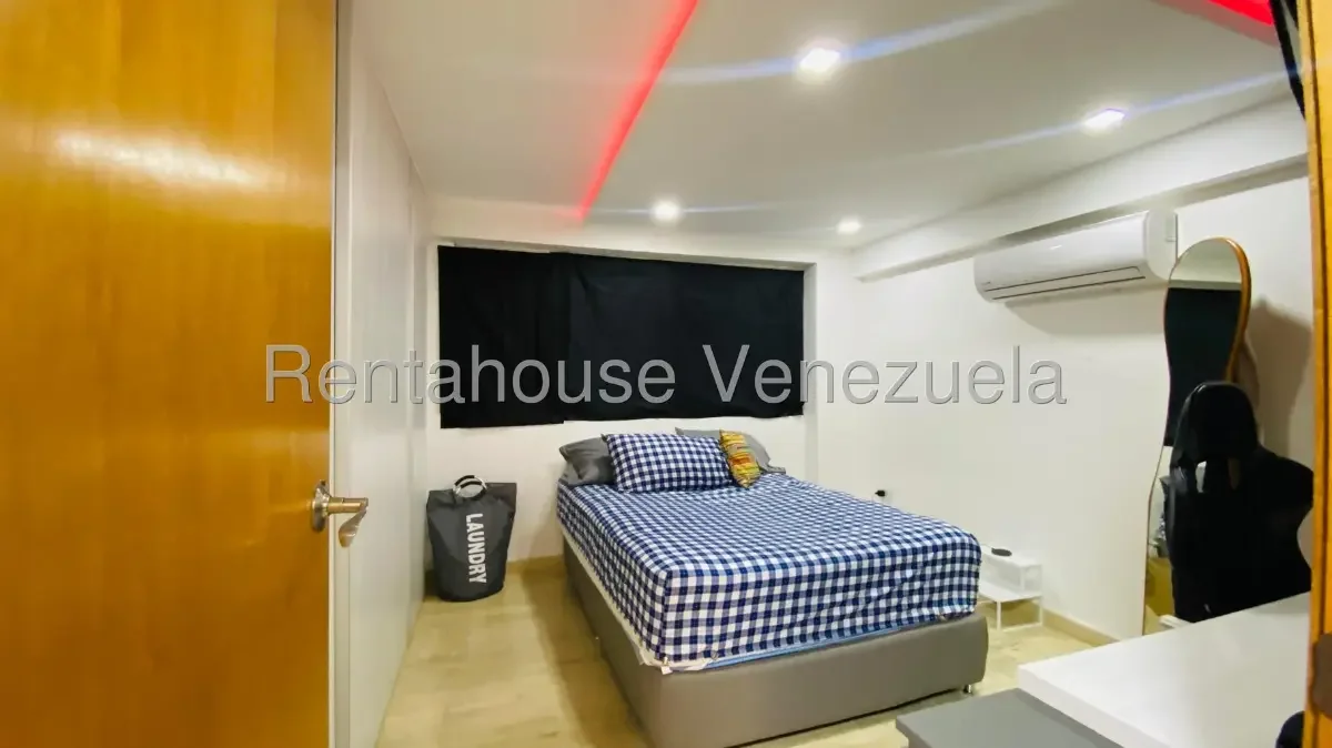 Bellisímo Apartamento Dúplex Remodelado En Venta Caracas - 18