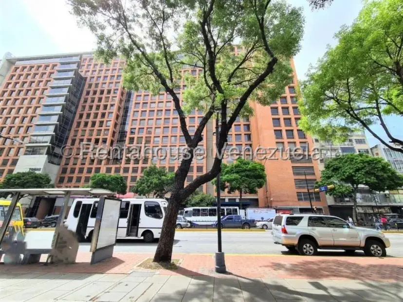 Gran Oficina En Torre Corporativa En Aquiler a Estrenar en El Corazón de Chacao