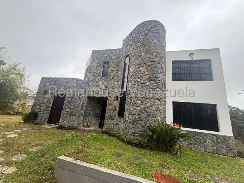 Hermosa Casa Remodelada En Venta, Club de Campo, San Antonio de los Altos