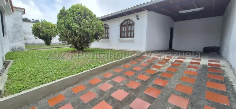 Bella y Amplia Casa En Venta Club de Campo, San Antonio de los Altos