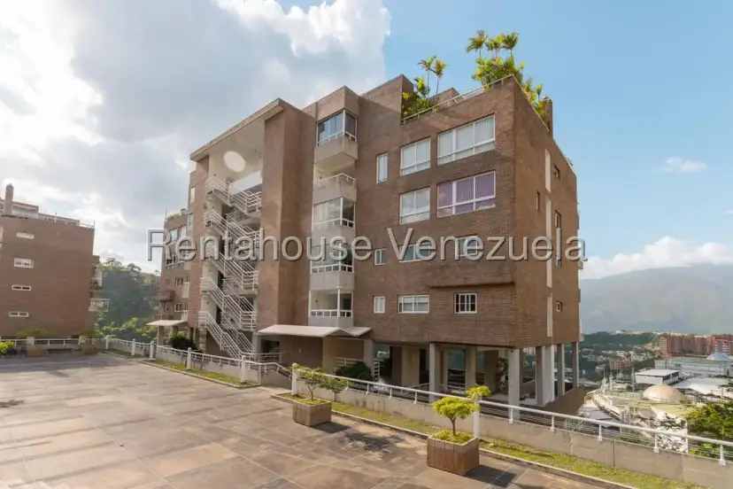 Bello, Cómodo y Remodelado Apartamento en Venta Los Naranjos del Cafetal, Caracas 