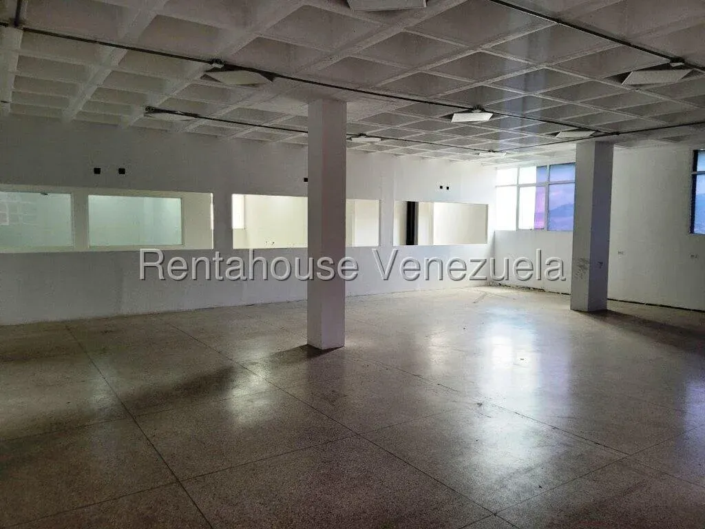 Excelente Galpon Industrial en Alquiler Con Oficinas Boleita Norte Caracas 26-2709 - 4