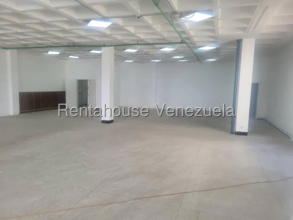 Excelente Galpon Industrial en Alquiler Con Oficinas Boleita Norte Caracas 26-2709 - 8