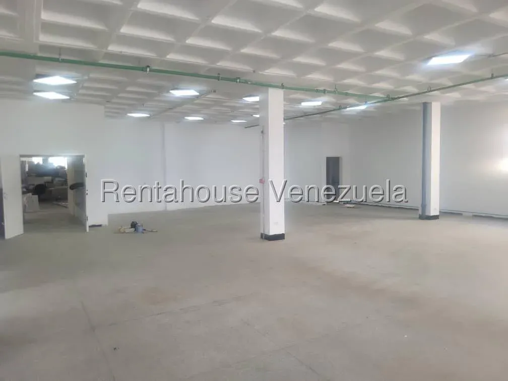 Excelente Galpon Industrial en Alquiler Con Oficinas Boleita Norte Caracas 26-2709 - 9