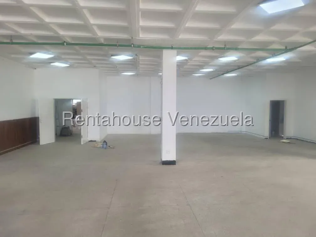 Excelente Galpon Industrial en Alquiler Con Oficinas Boleita Norte Caracas 26-2709 - 10