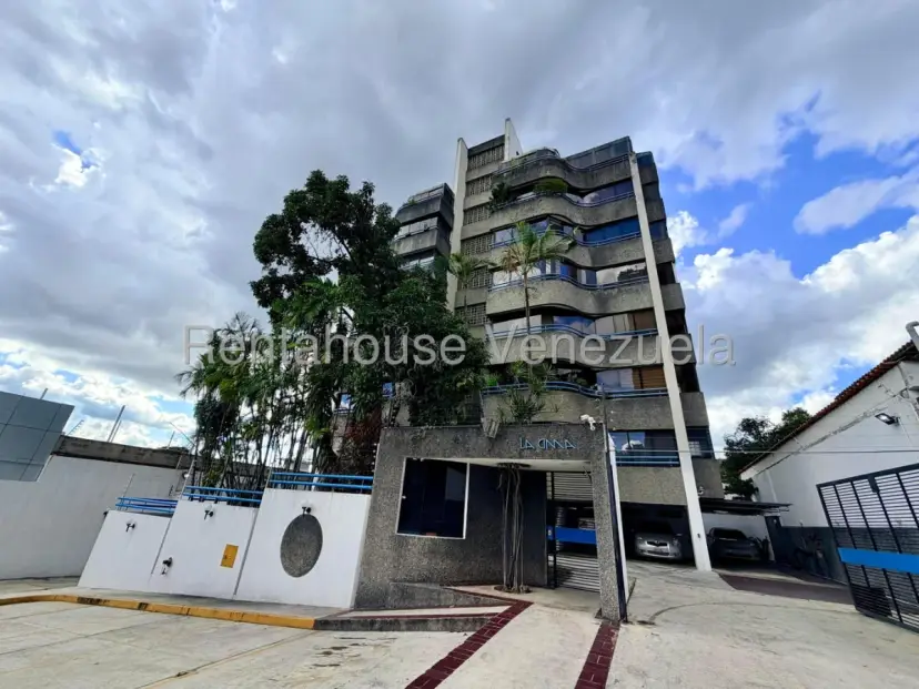 Bello y Elegante Apartamento en Venta Los Dos Caminos Caracas 26-12015