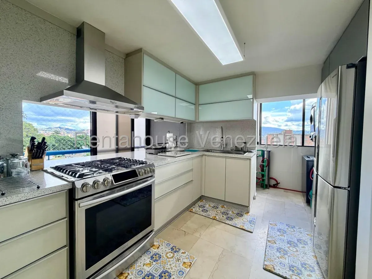 Bello y Elegante Apartamento en Venta Los Dos Caminos Caracas 26-12015 - 2
