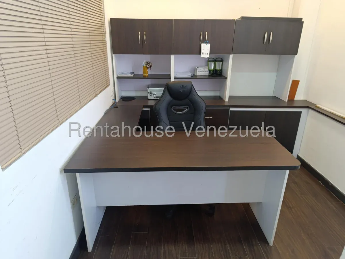Excelente Local / Deposito En Alquiler Con Oficinas en Boleita Norte 26-12036 - 7