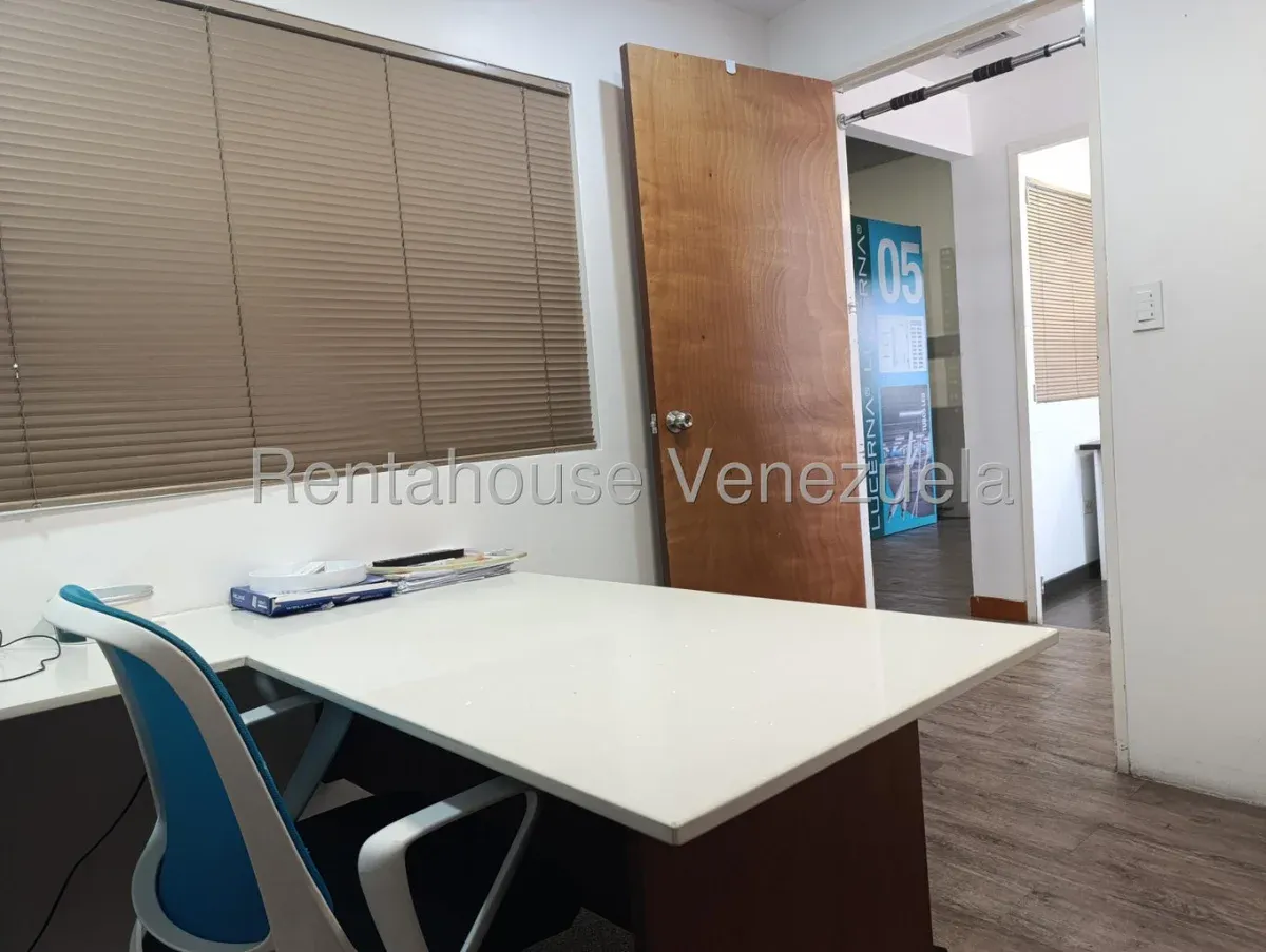Excelente Local / Deposito En Alquiler Con Oficinas en Boleita Norte 26-12036 - 9