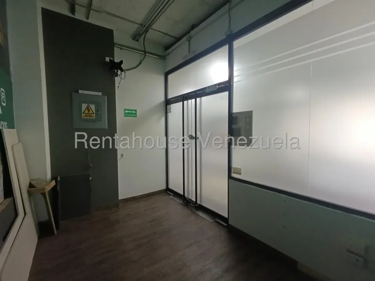 Excelente Local / Deposito En Alquiler Con Oficinas en Boleita Norte 26-12036 - 10