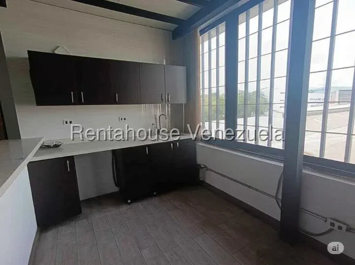 Excelente Local / Deposito En Alquiler Con Oficinas en Boleita Norte 26-12036 - 16