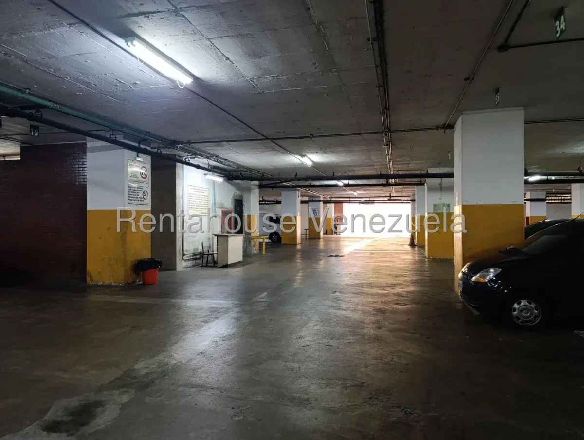 Excelente Local / Deposito En Alquiler Con Oficinas en Boleita Norte 26-12036 - 19