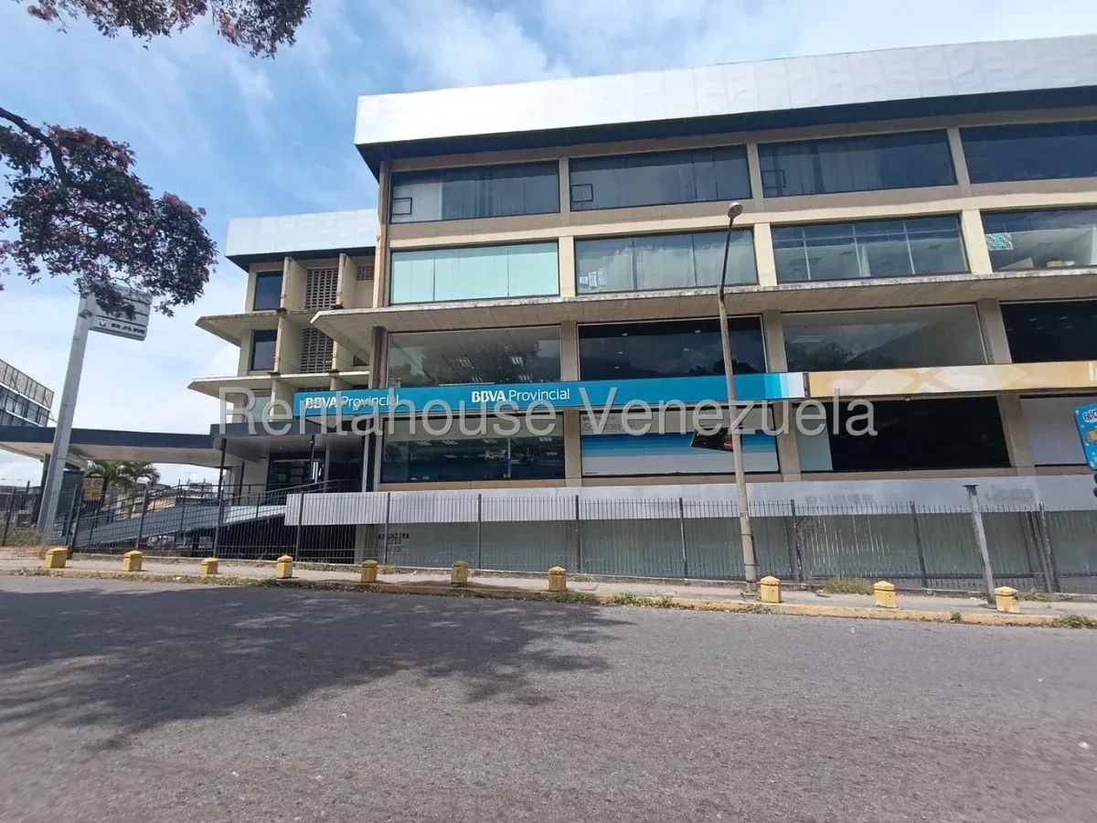 Excelente Local / Deposito En Alquiler Con Oficinas en Boleita Norte 26-12036 - 20