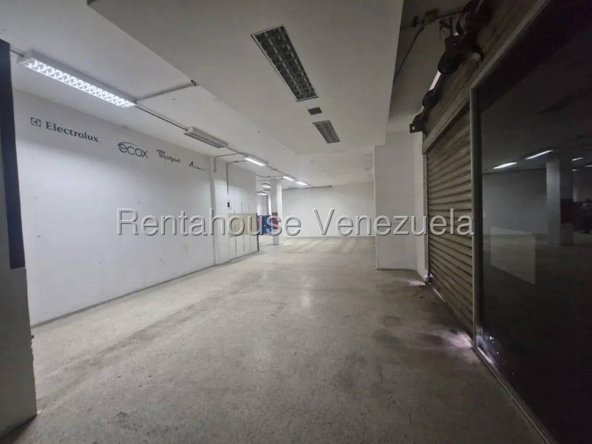 Excelente y Ampliuo Local Comercial en Alquiler Boleita Norte Caracas 26-16382 - 12