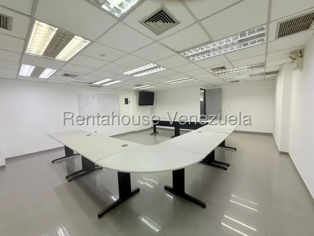Extraordinario Local Comercial Dúplex Remodelado en Alquiler California Norte - 2