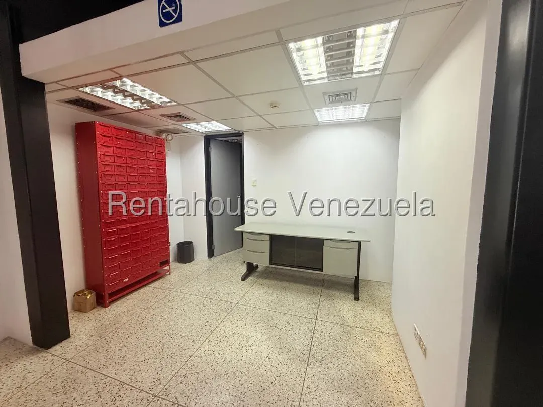 Extraordinario Local Comercial Dúplex Remodelado en Alquiler California Norte - 15