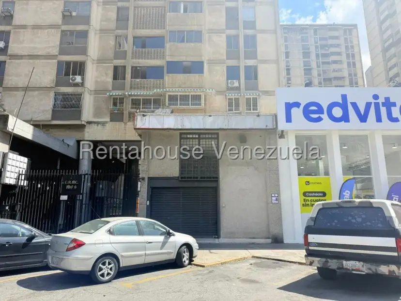 Extraordinario Local Comercial Dúplex Remodelado en Alquiler California Norte