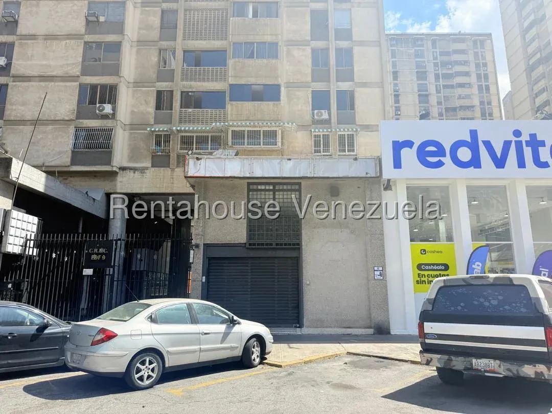 Extraordinario Local Comercial Dúplex Remodelado en Alquiler California Norte