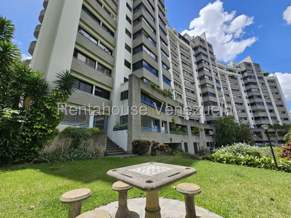 Amplio Apartamento Dúplex en Venta Santa Ines, Caracas 27-231