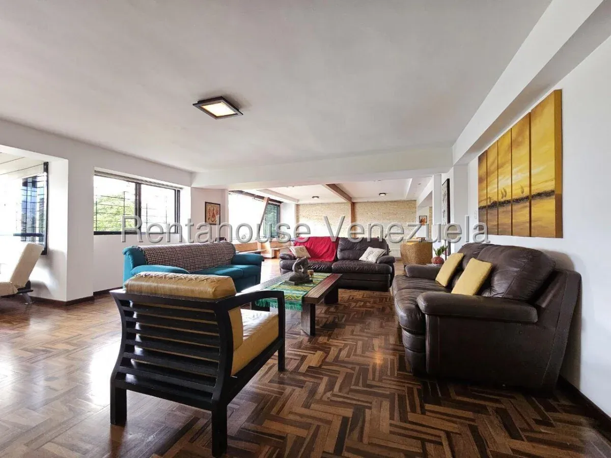 Amplio Apartamento Dúplex en Venta Santa Ines, Caracas 27-231 - 2