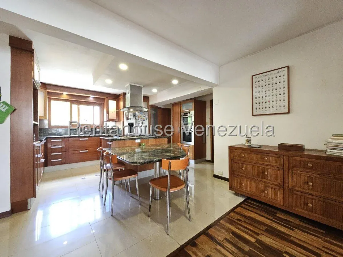 Amplio Apartamento Dúplex en Venta Santa Ines, Caracas 27-231 - 9