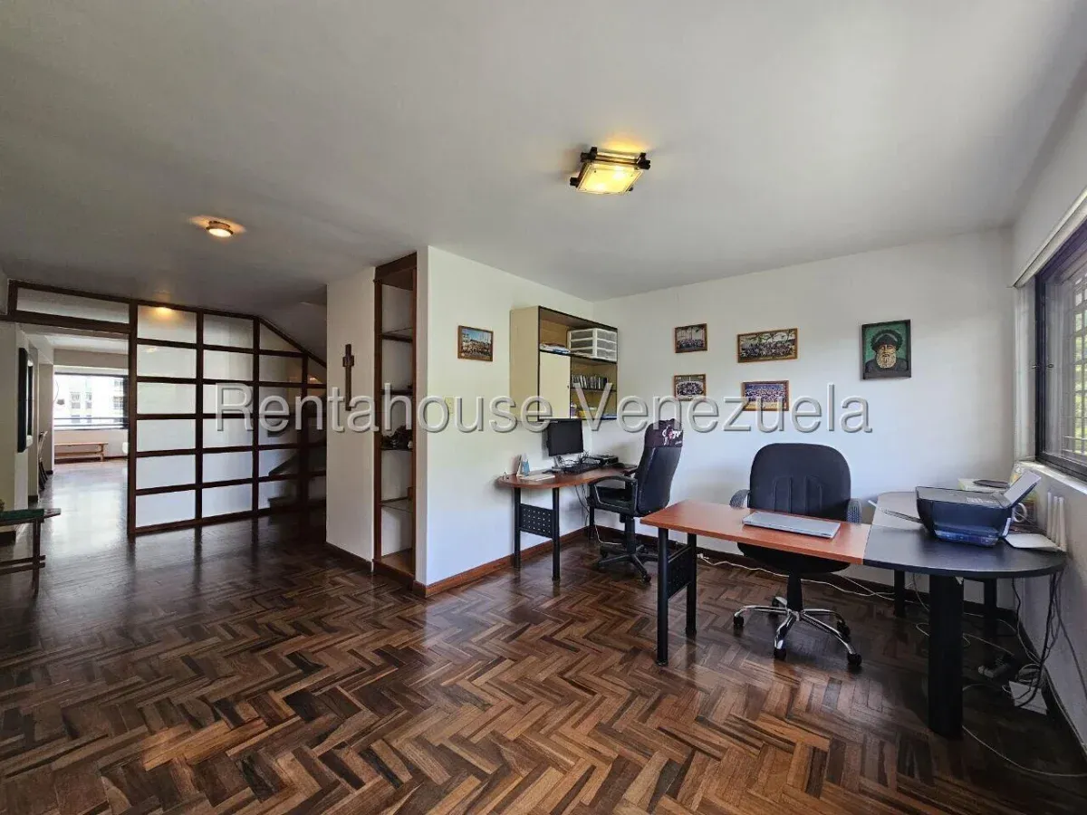 Amplio Apartamento Dúplex en Venta Santa Ines, Caracas 27-231 - 11