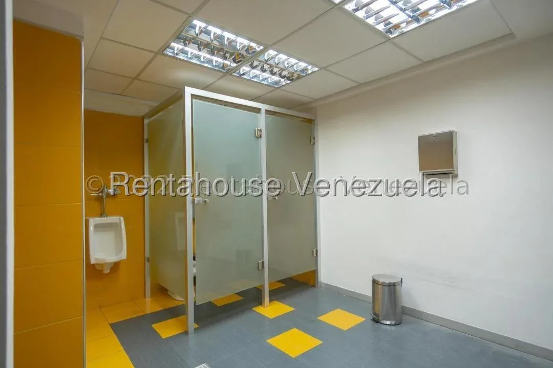Excelente Oficina a Acondicionar en Alquiler Chacao Caracas 27-554 - 12